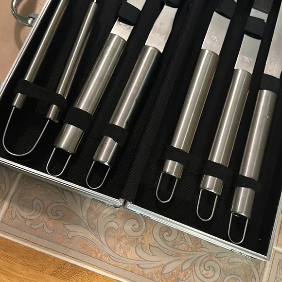 EUC Stainless Steel BBQ SET - Picture 4 of 8